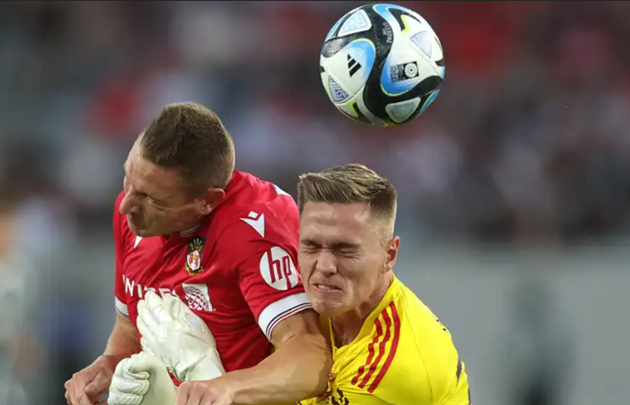 Nathan Bishop apologises to Paul Mullin for 'complete misjudgement' that left Wrexham star - Bóng Đá