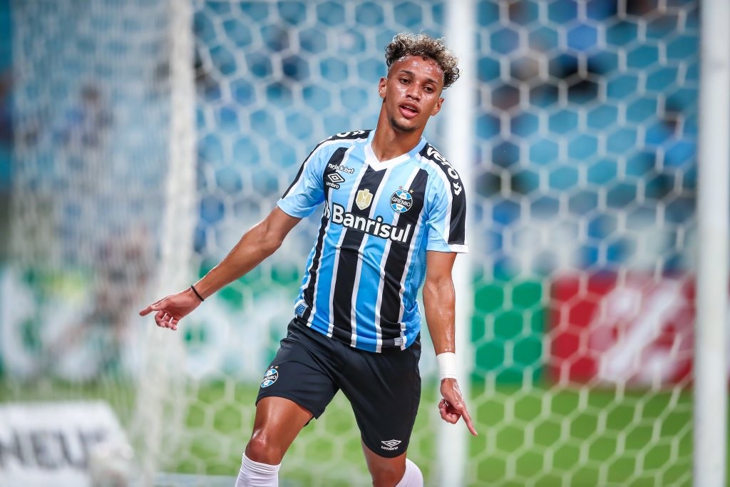 ARSENAL VERY CLOSE TO SIGNING GREMIO MIDFIELDER BITELLO - Bóng Đá
