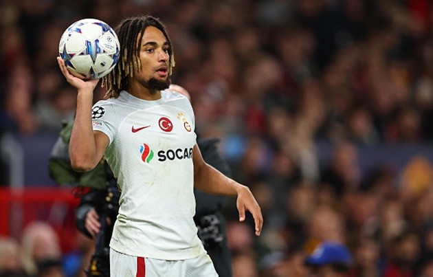 Arsenal and Tottenham scouting Sacha Boey - Bóng Đá