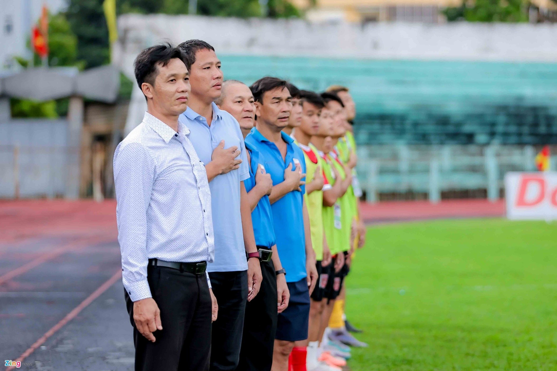 HLV Anh Đức nổi cáu khi Long An suýt thua trên sân nhà - Bóng Đá