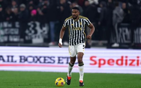 Manchester United's advancing in centre-back deal, with his exit plan revealed - Bóng Đá