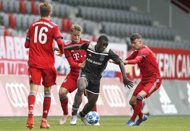 Mất hết trụ cột? Không sao! Ajax đã có 4 sao mai 'cây nhà lá vườn' này - Bóng Đá