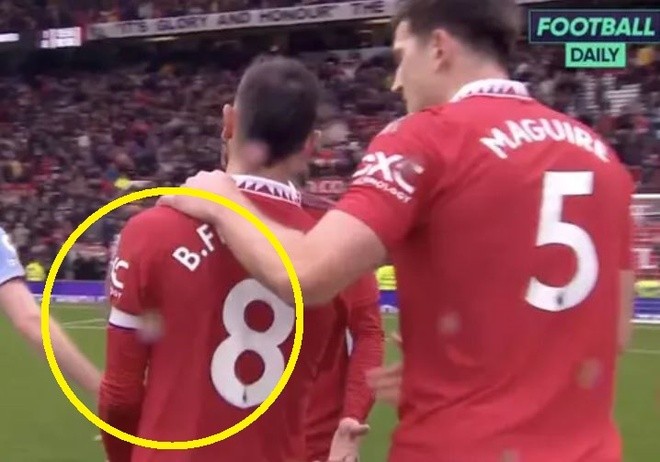 Bruno Fernandes không trả băng đội trưởng khi Maguire vào sân - Bóng Đá