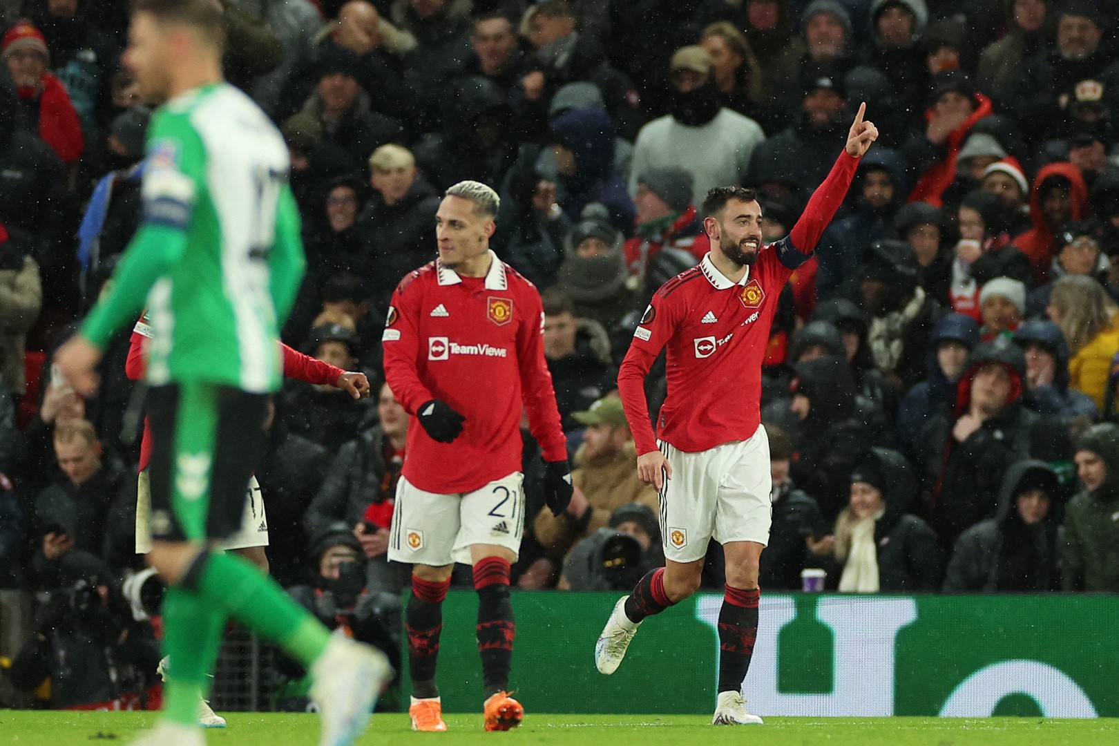 MU thắng Betis 4-1: Khi niềm tin trở lại - Bóng Đá