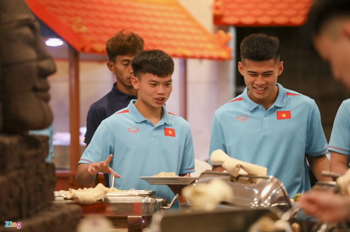 Thực đơn dùng bữa của U22 Việt Nam tại Campuchia - Bóng Đá