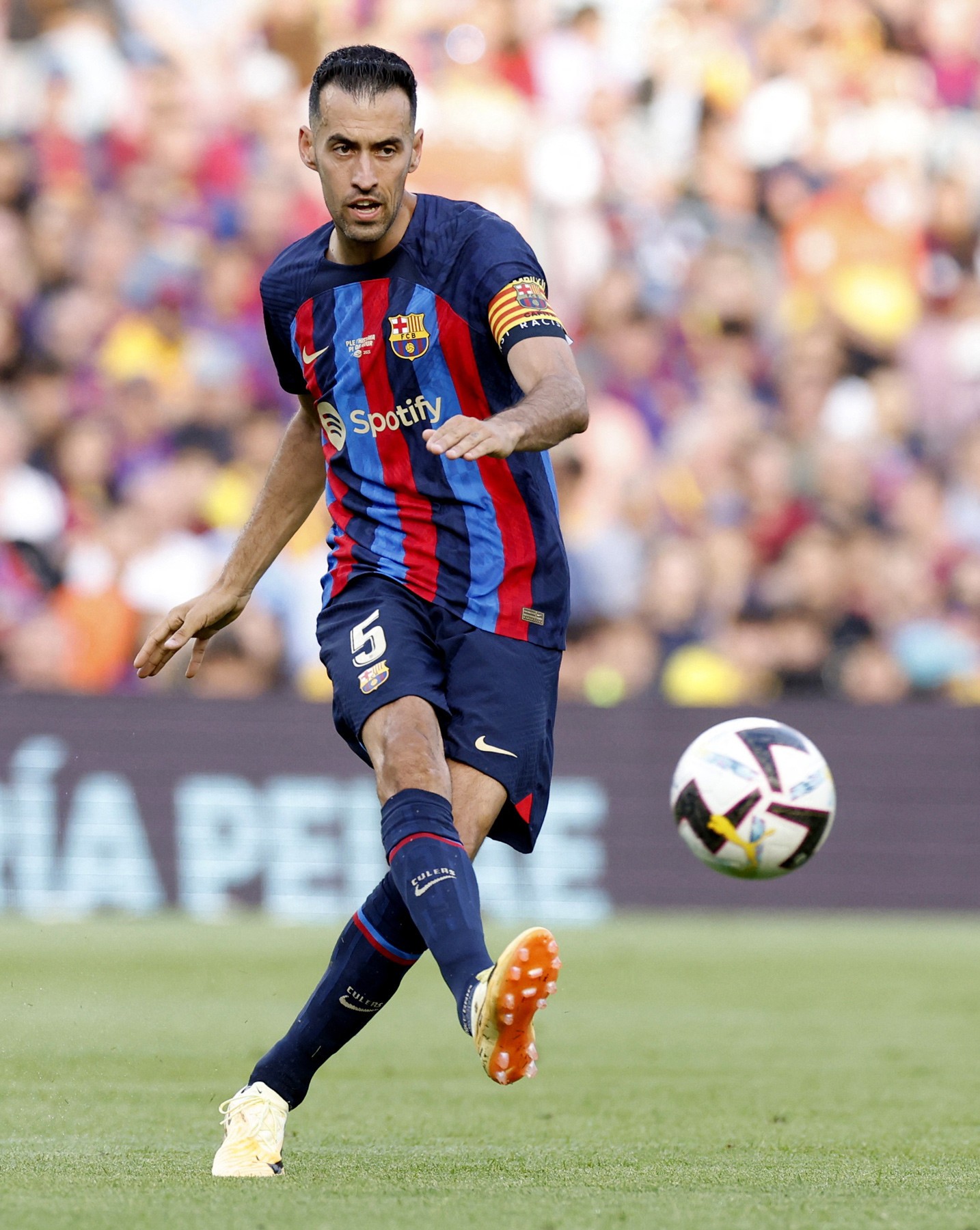 Sergio Busquets: Nhà cách mạng bóng đá hiện đại - Bóng Đá