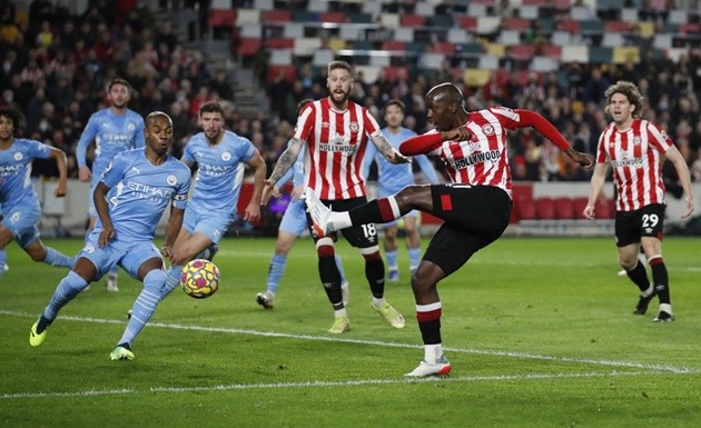 Man City tạo khoảng cách 9 điểm với Liverpool - Bóng Đá