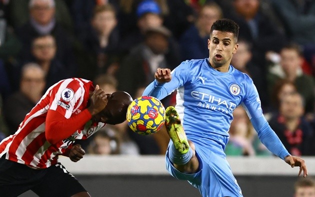Man City tạo khoảng cách 9 điểm với Liverpool - Bóng Đá
