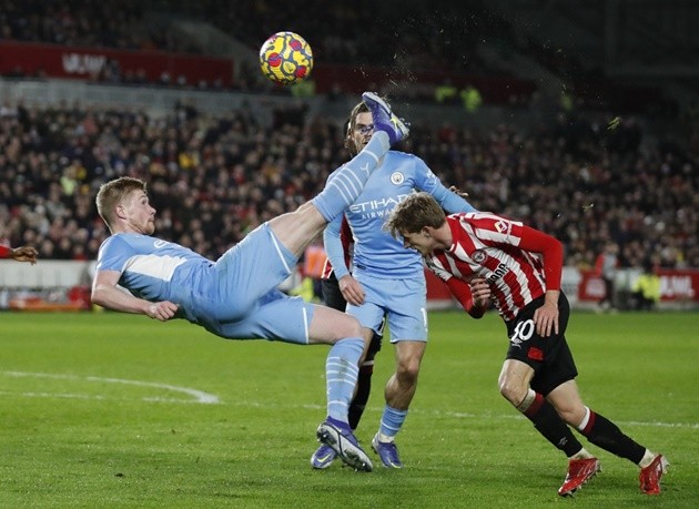 Man City tạo khoảng cách 9 điểm với Liverpool - Bóng Đá