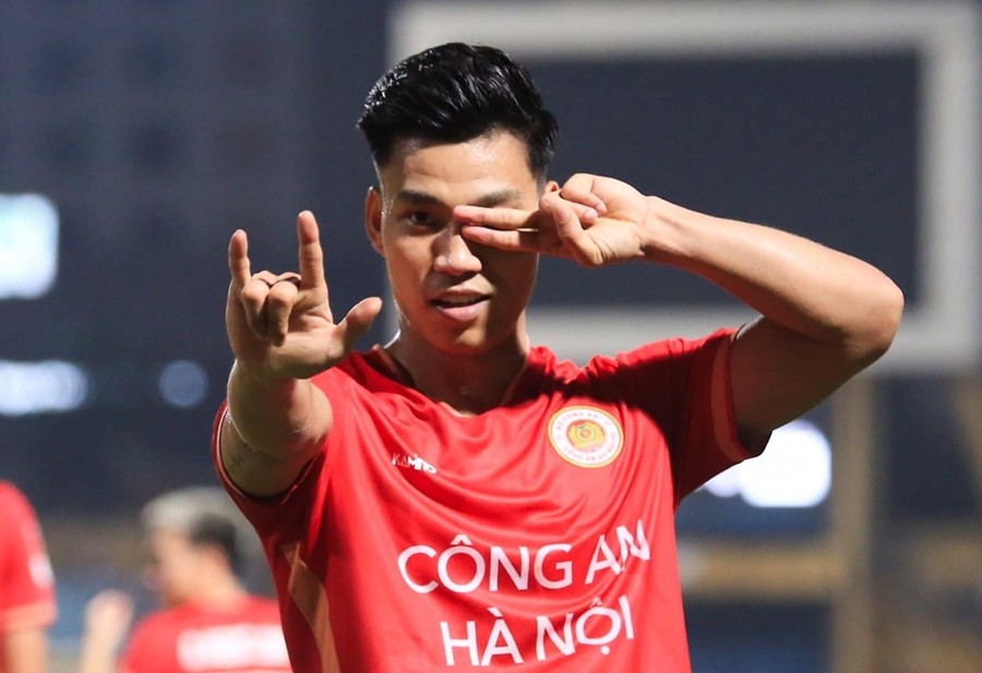 Quang Hải lập siêu phẩm sút phạt trong ngày CAHN vượt ải SLNA, Hà Nội hạ đẹp TP.HCM - Bóng Đá