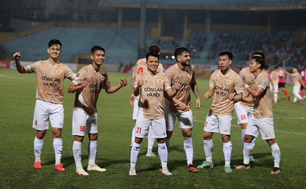 Kiatisuk ra tay, CAHN  - Bóng Đá