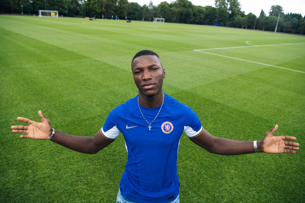 Official: Caicedo - Bóng Đá