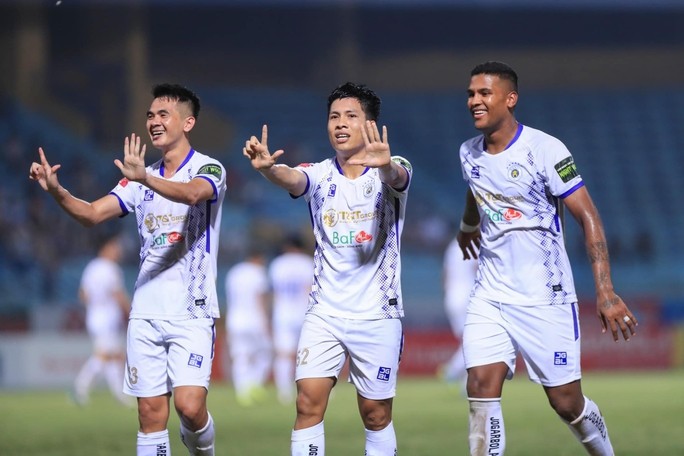 CLB Hà Nội thắng ngược TopenLand Bình Định, áp sát ngôi đầu bảng V-League - Bóng Đá