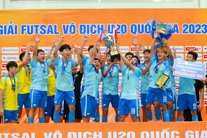Cao Bằng cùng cựu HLV tuyển futsal Việt Nam vô địch giải U20 Quốc gia 2023 - Bóng Đá