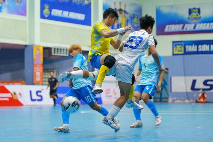 Cao Bằng cùng cựu HLV tuyển futsal Việt Nam vô địch giải U20 Quốc gia 2023 - Bóng Đá