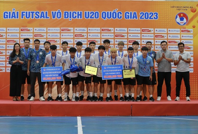 Cao Bằng cùng cựu HLV tuyển futsal Việt Nam vô địch giải U20 Quốc gia 2023 - Bóng Đá