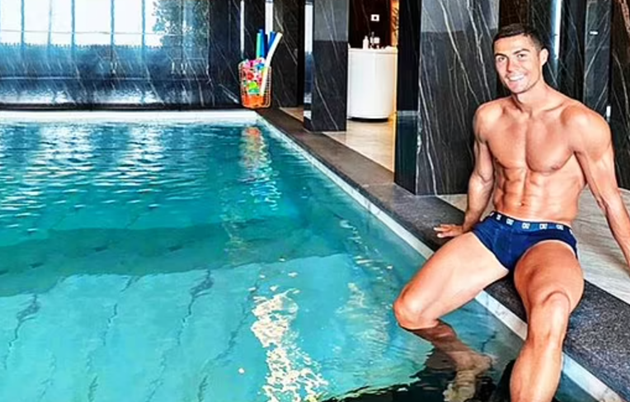 Even Cristiano Ronaldo takes a 'junk food day', reveals Portugal team-mate Jose Fonte - Bóng Đá