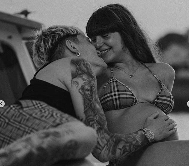 Alejandro Garnacho, 19, reveals he is expecting his first child with girlfriend Eva Garcia as the loved-up couple enjoy sun-soaked getaway - Bóng Đá