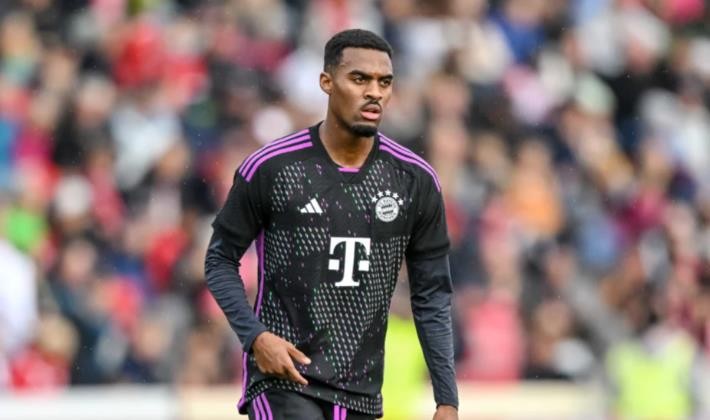 MU tranh mua Ryan Gravenberch với Liverpool - Bóng Đá