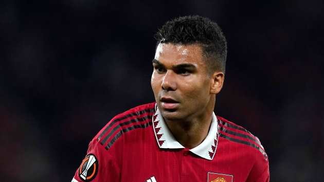 Erik ten Hag hints at Lisandro Martinez and Casemiro as possible captain choices - Bóng Đá