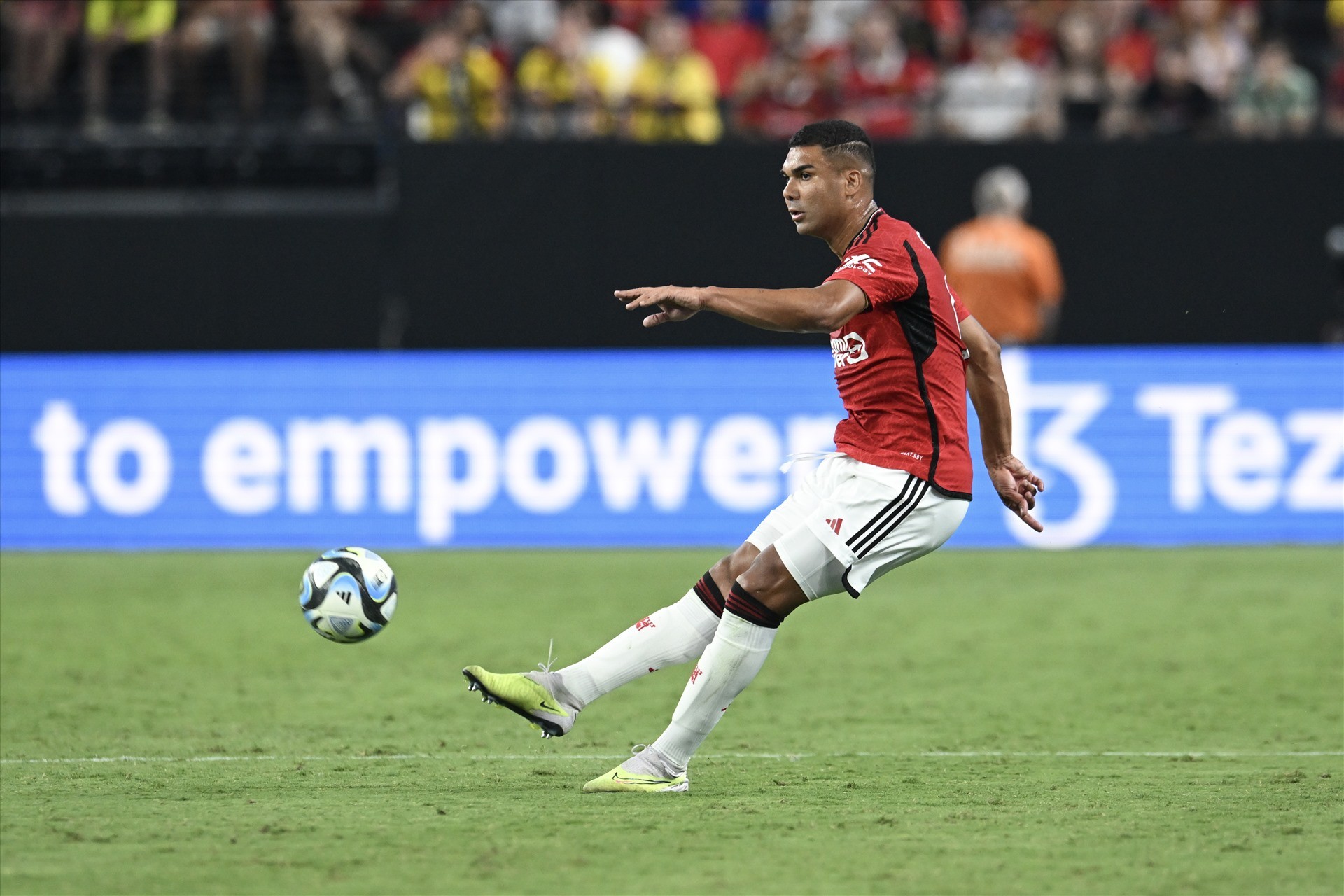 Ngày cuối chuyển nhượng điên rồ của Man Utd - Bóng Đá