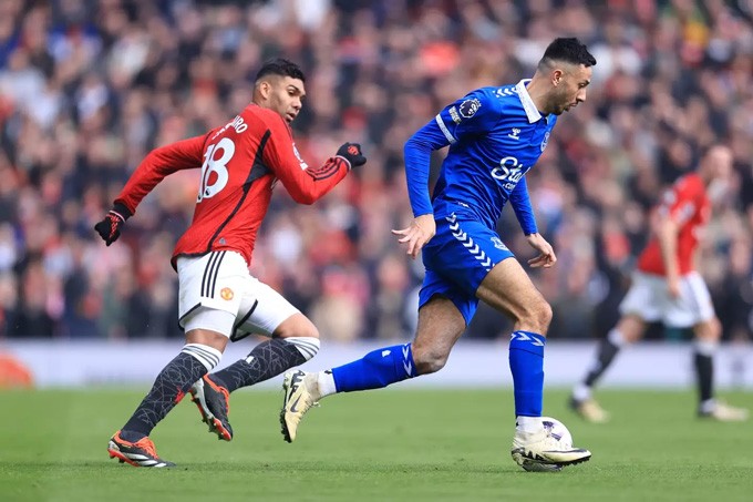 Manchester United can sign their own version of Rodri in £35m pass master - Bóng Đá