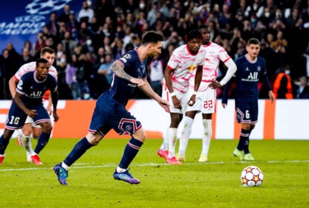 Messi hoàn tất cú đúp với tuyệt kỹ panenka - Bóng Đá