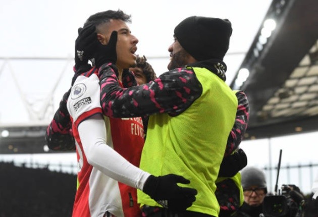 Gabriel Martinelli makes four-word point to Mikel Arteta after Arsenal star scores vs Newcastle - Bóng Đá