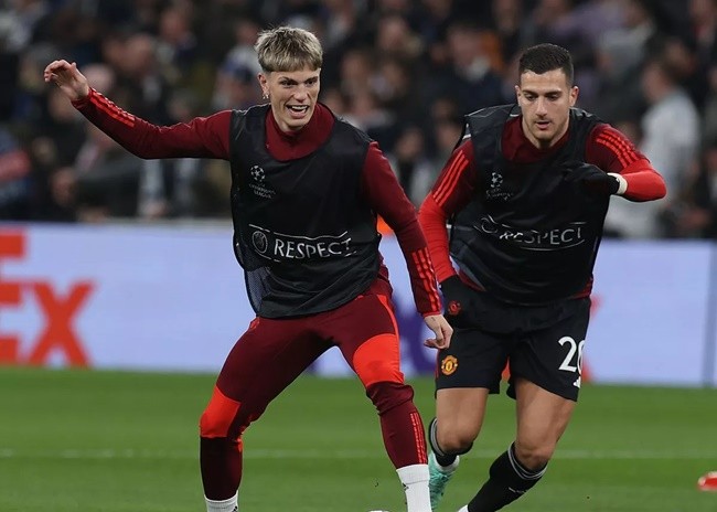 Jeff Stelling insists only two Man Utd players can say they've had really good seasons - Bóng Đá