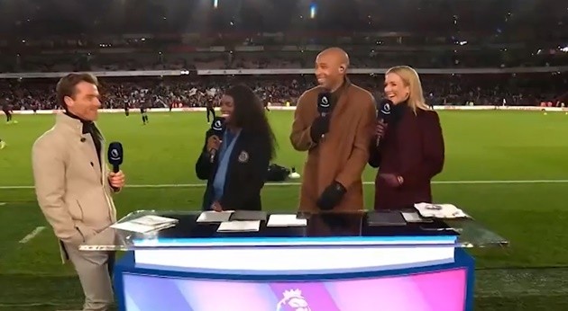 Sân Emirates chào đón 2 con người đặc biệt trở lại - Bóng Đá