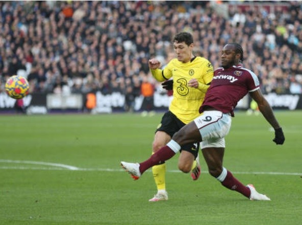 When Michail Antonio is in this mood, he’s simply unplayable.  - Bóng Đá