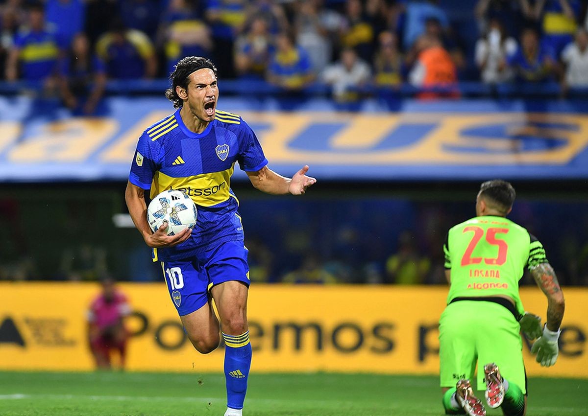 Edinson Cavani lập hat-trick ở tuổi 37 - Bóng Đá