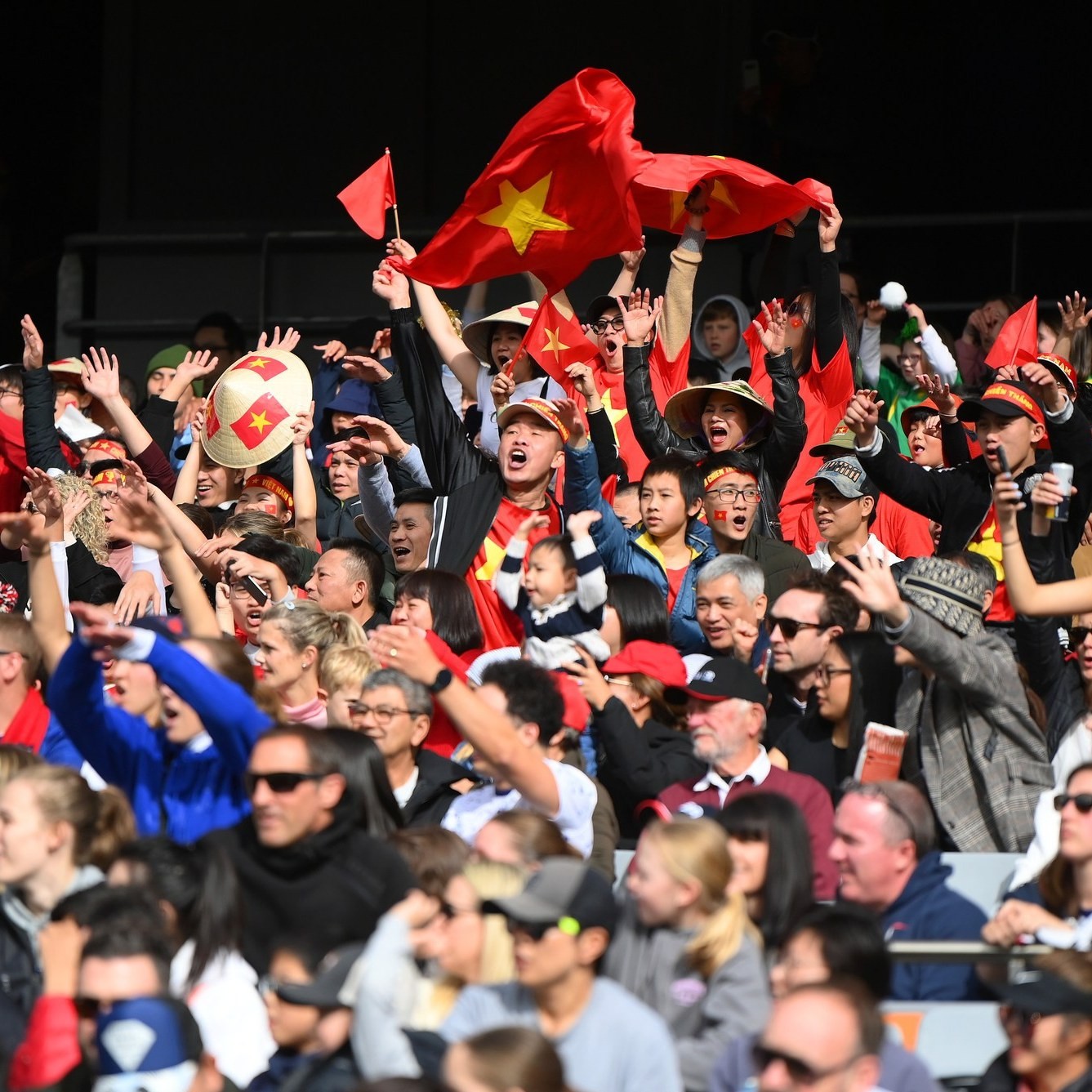 Báo chí quốc tế: CĐV Việt Nam nổi bật khán đài World Cup nữ 2023 - Bóng Đá