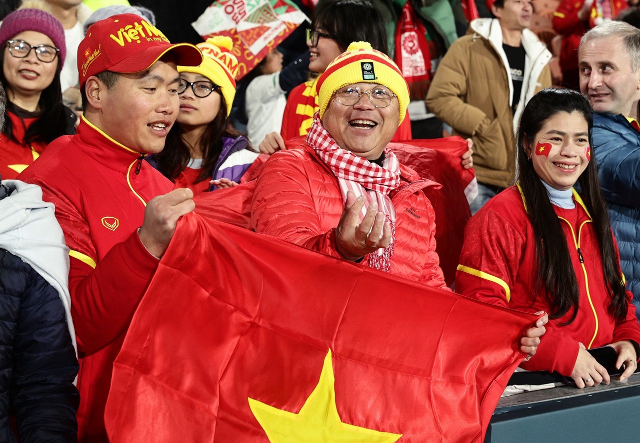 Báo chí quốc tế: CĐV Việt Nam nổi bật khán đài World Cup nữ 2023 - Bóng Đá