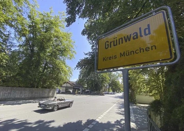 COULD BE WURST Harry Kane takes tour of luxury £29m mansion with pool in ‘Germany’s Hollywood’ as he looks to settle in Munich - Bóng Đá