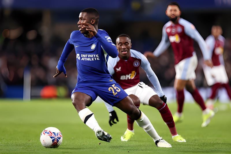 Bàn thắng hụt đầu trận, Chelsea và Villa bất phân thắng bại - Bóng Đá