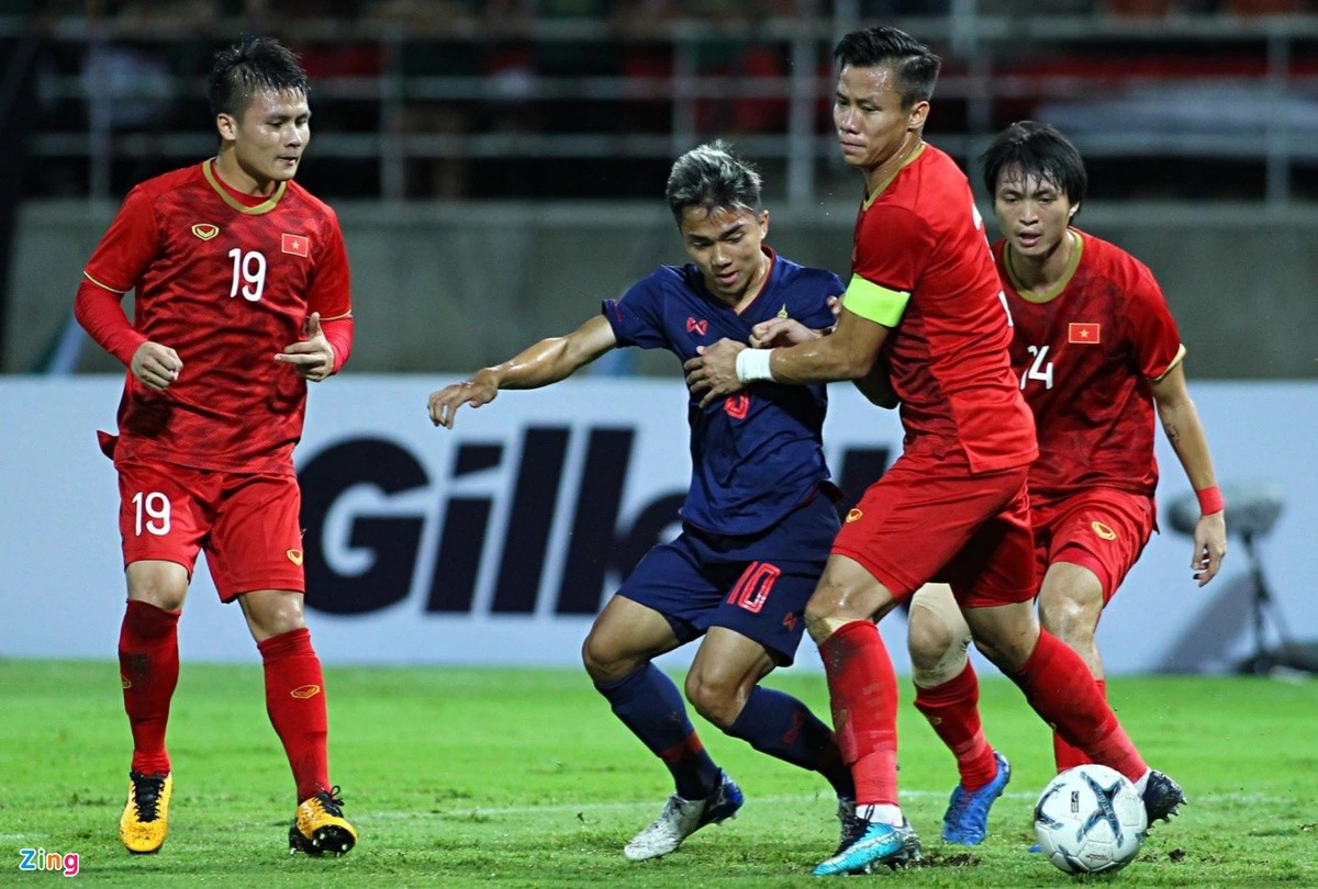 Cuộc đấu giữa ông Park và HLV Polking - Bóng Đá