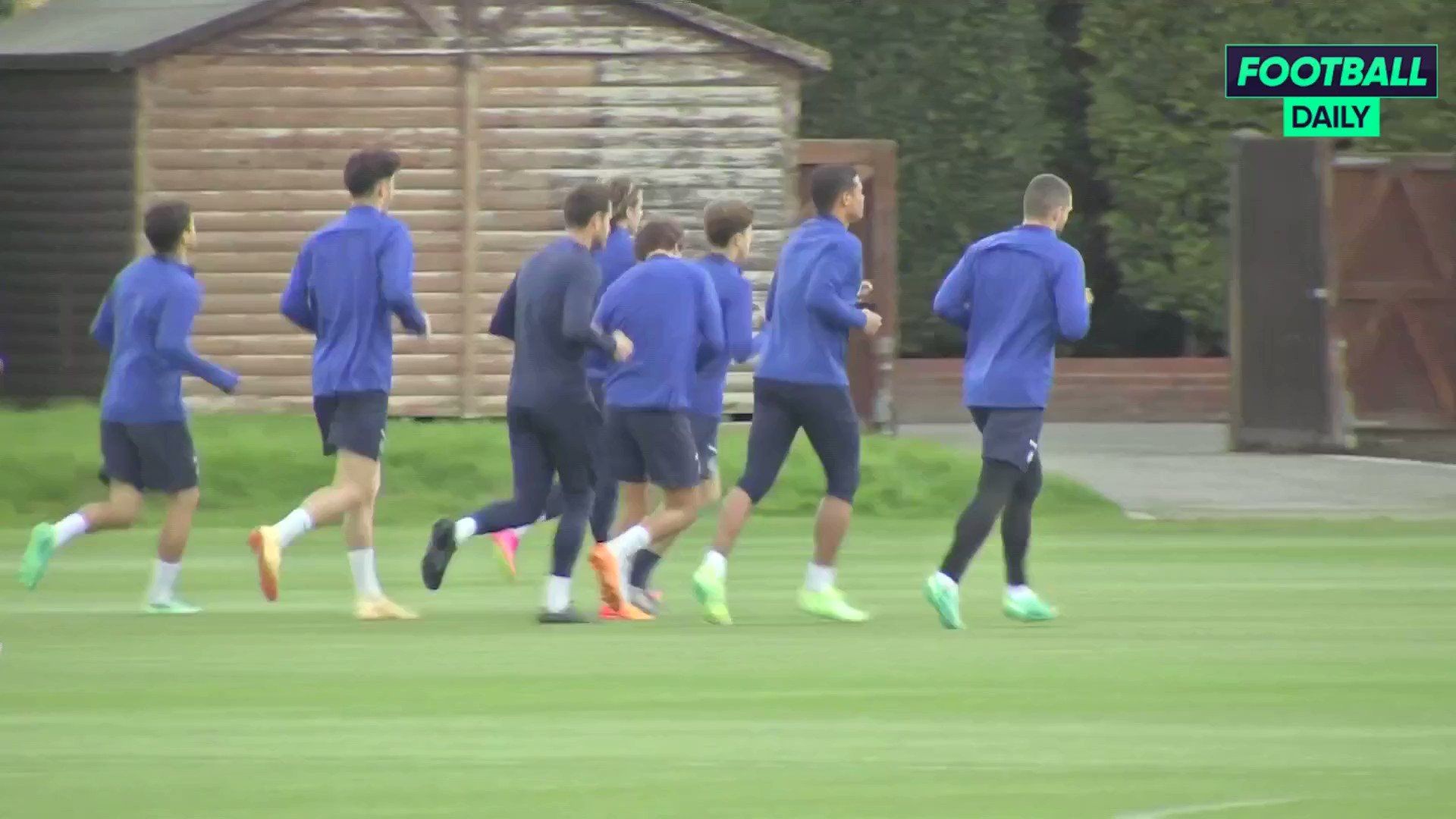 Frank Lampard triệu cầu thủ U14 lên tập cùng đội một Chelsea - Bóng Đá