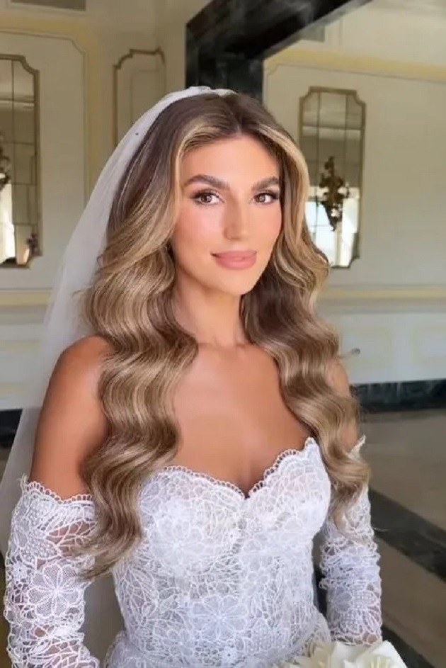 CHAR’S A STAR Wag Charlotte Russell wows in plunging white swimsuit following wedding to Kieffer Moore - Bóng Đá