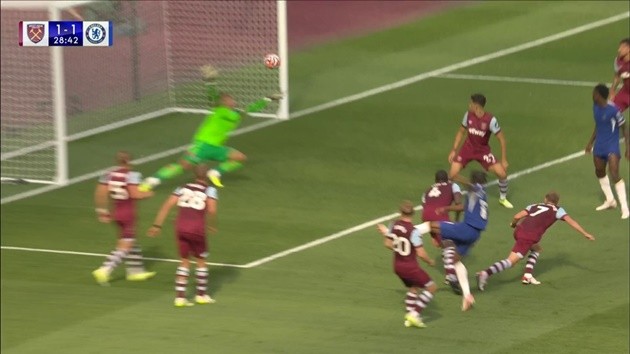Jamie Carragher: This is absolutely sensational. Fast feet and bang! - Bóng Đá
