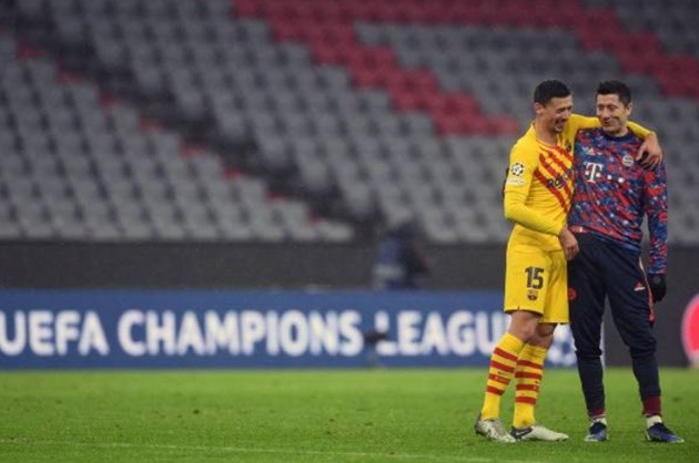 Barca xuống đá Europa League, sao nhà cười toe toét bên Lewandowski - Bóng Đá