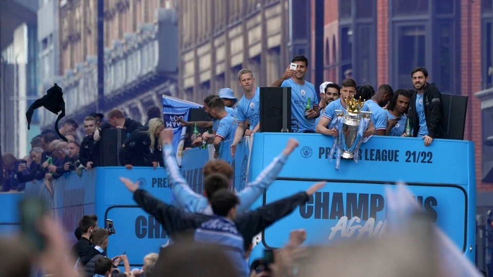 Man City lên kế hoạch diễu hành cú ăn ba - Bóng Đá