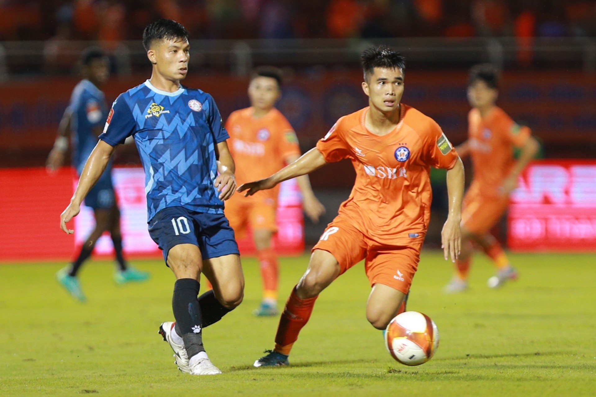 V-League chốt vé xuống hạng: Chờ 'bóng đá đẹp' của HLV Vũ Tiến Thành - Bóng Đá