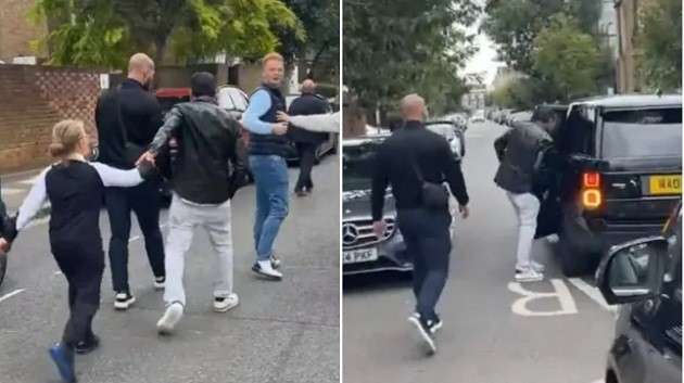 Chelsea co-owner runs away from fans after confronting players in dressing room following defeat to Aston Villa - Bóng Đá