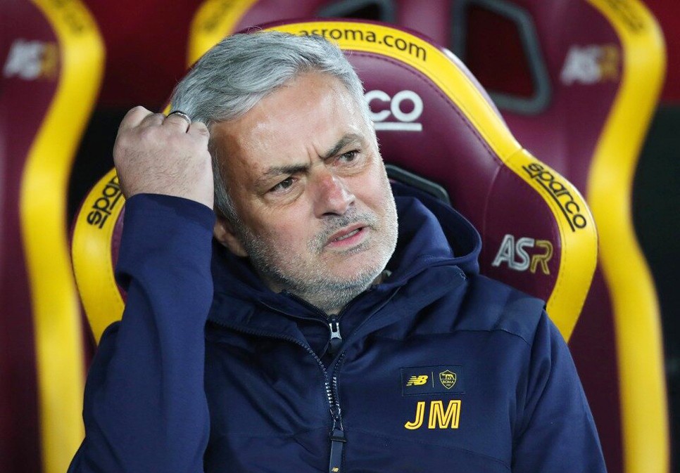 Conte nhăm nhe lật ghế Mourinho ở Roma - Bóng Đá