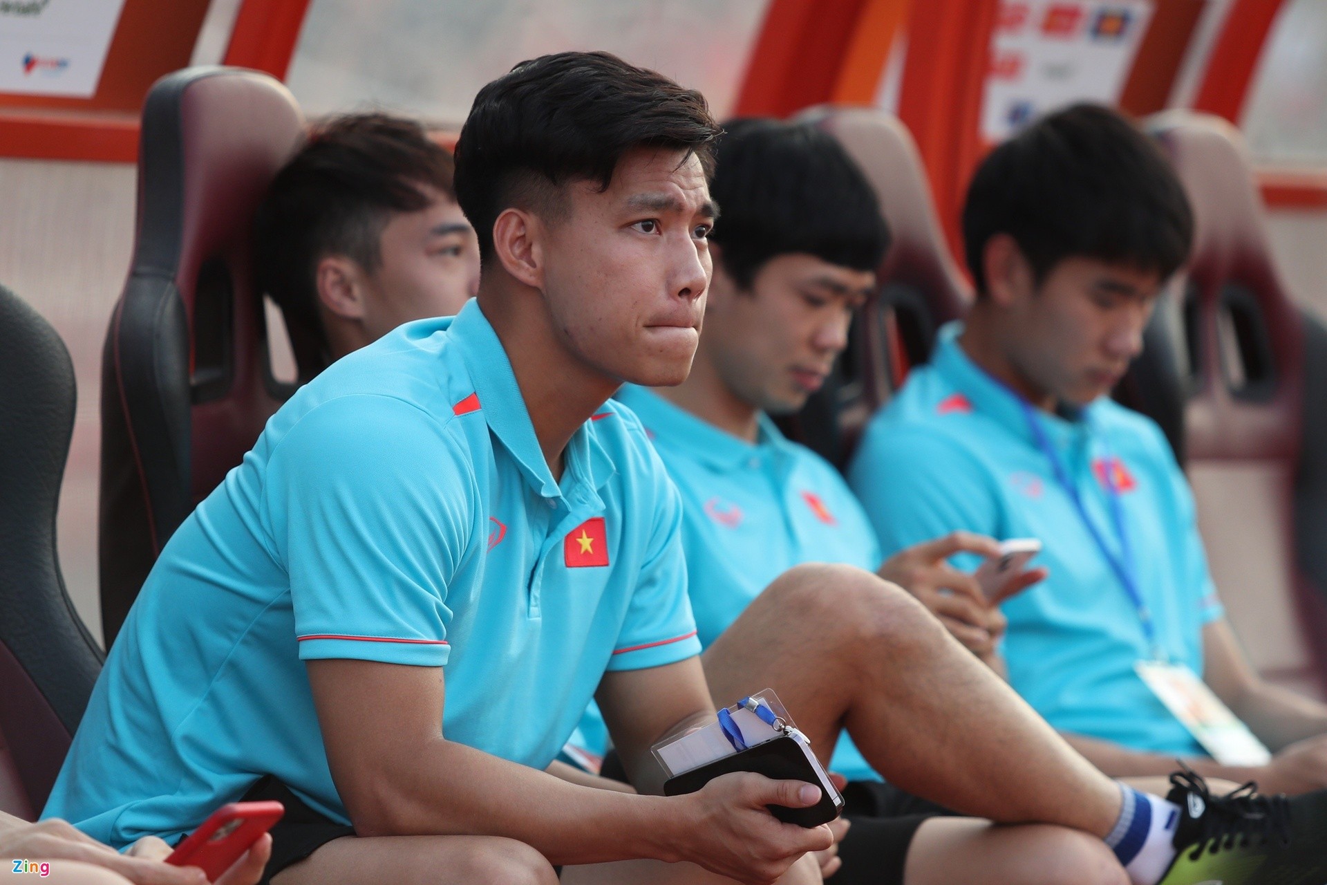 HLV Troussier gạt Công Phượng, Văn Thanh khỏi đội hình - Bóng Đá