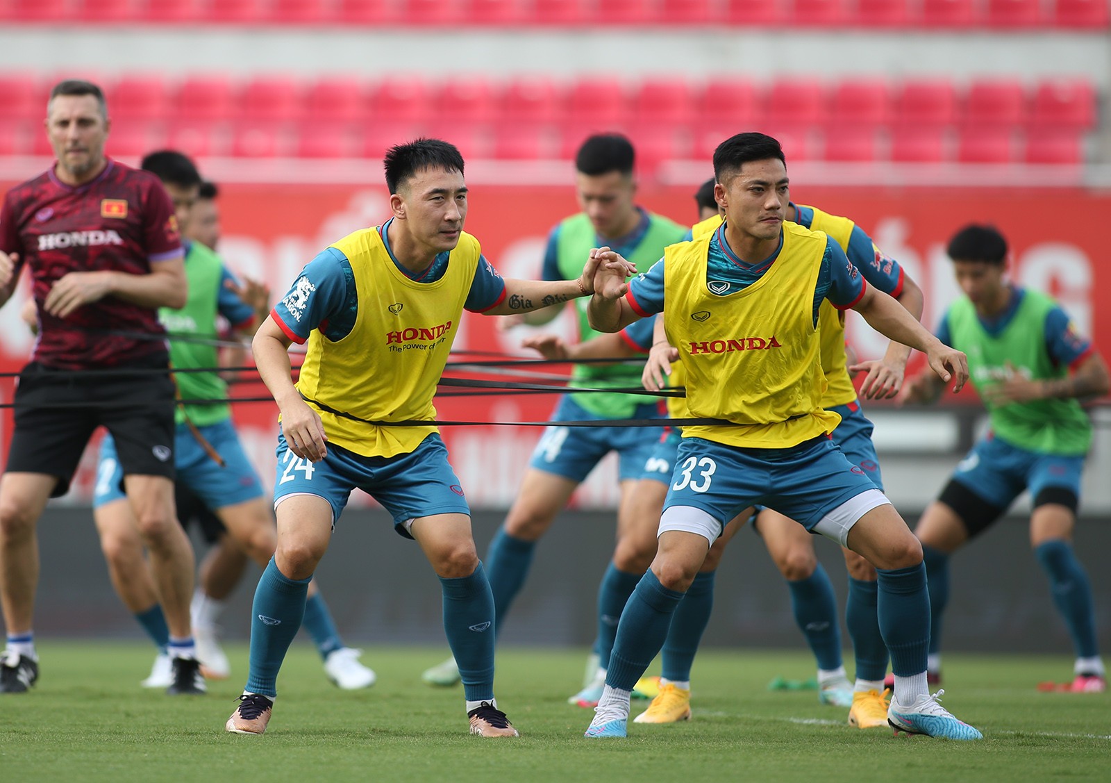 Công Phượng, Văn Toàn chạy đua thời gian đấu Hong Kong - Bóng Đá