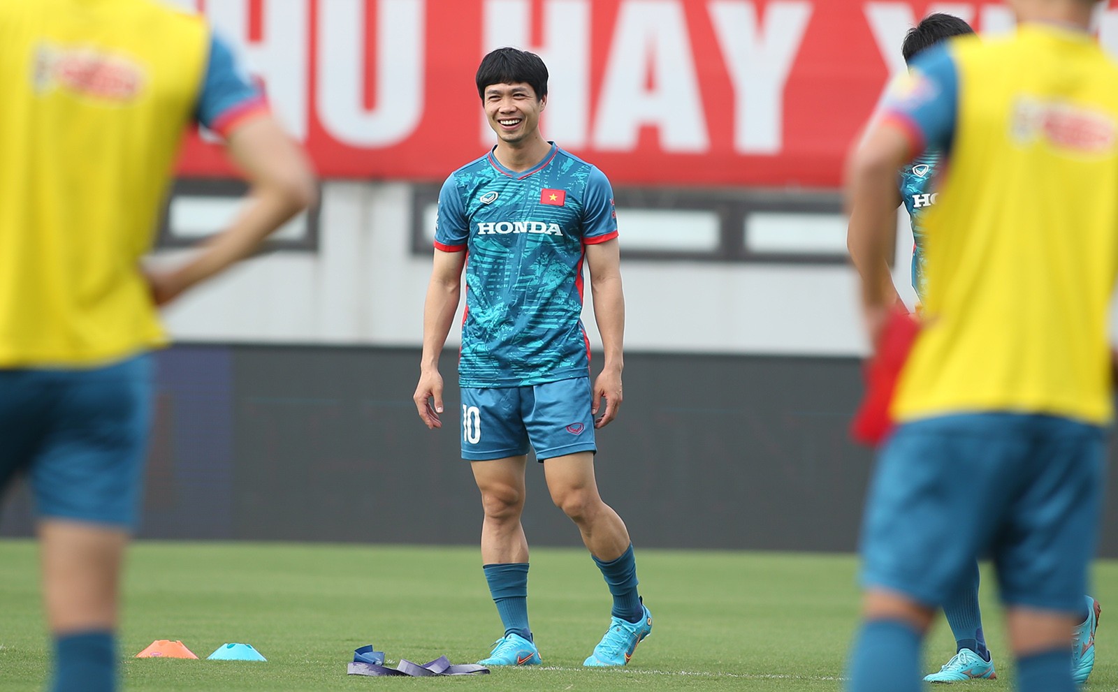 Công Phượng, Văn Toàn chạy đua thời gian đấu Hong Kong - Bóng Đá