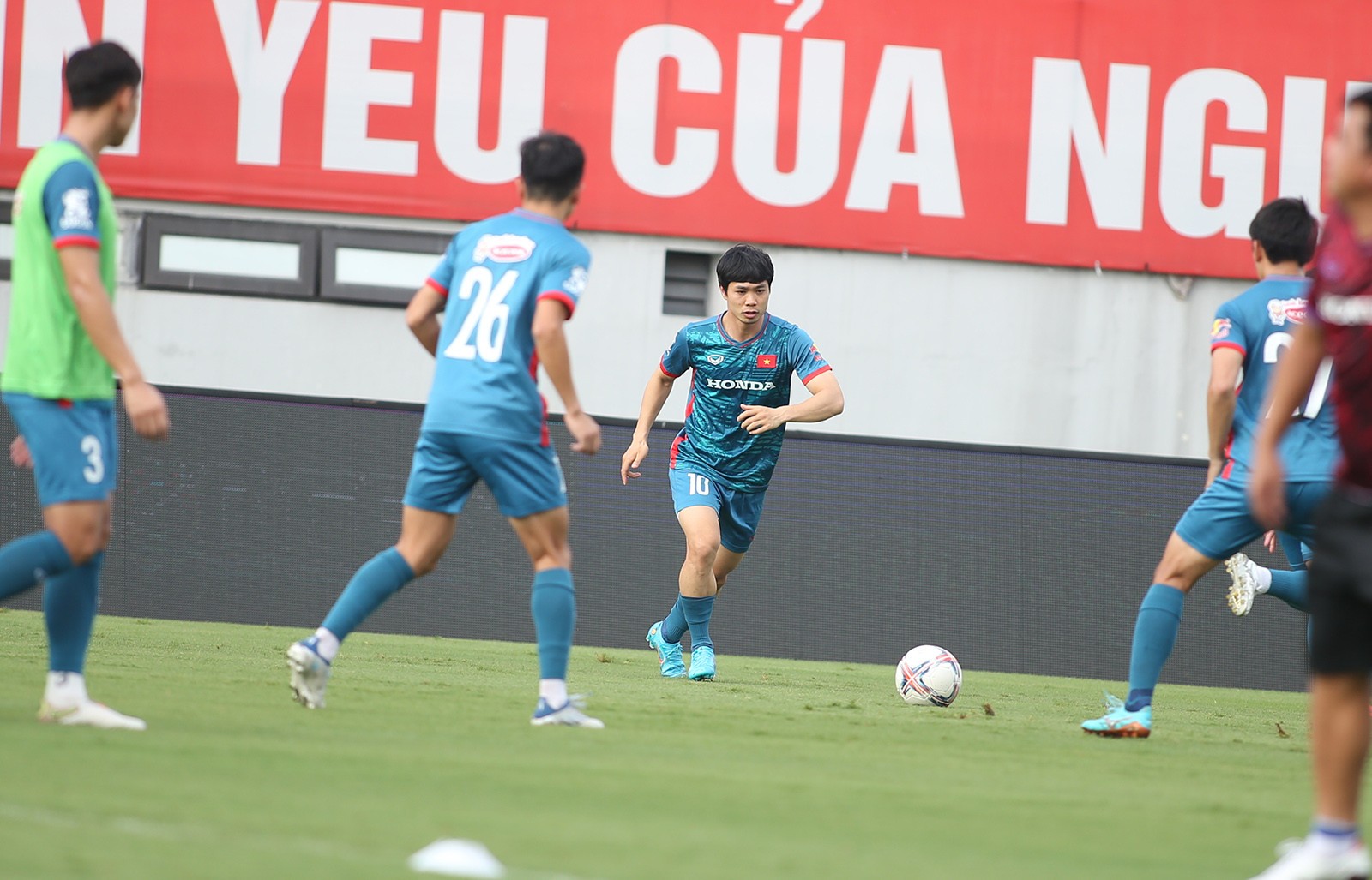 Công Phượng, Văn Toàn chạy đua thời gian đấu Hong Kong - Bóng Đá