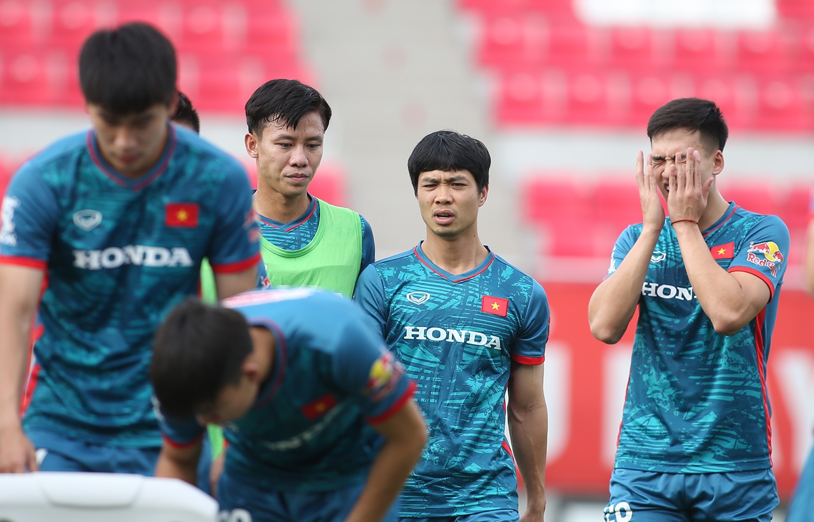 Công Phượng, Văn Toàn chạy đua thời gian đấu Hong Kong - Bóng Đá